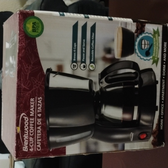 Brentwood Other - New Brentwood 4 cup Coffee Maker